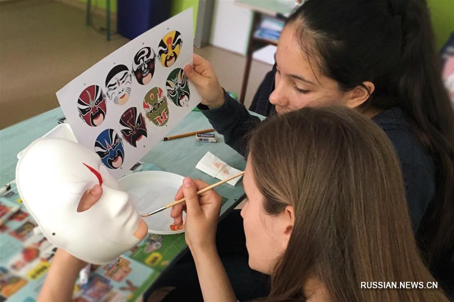Растет популярность школы в Будапеште, где обучение ведется на местном и китайском языках