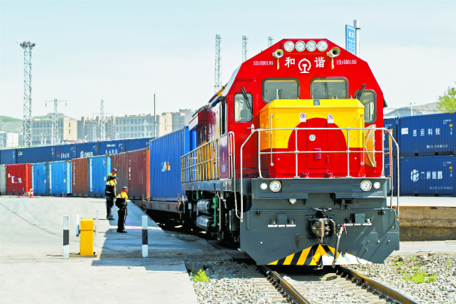 Три года поезда по маршруту «Китай-Европа» следуют через транспортный узел в Урумчи