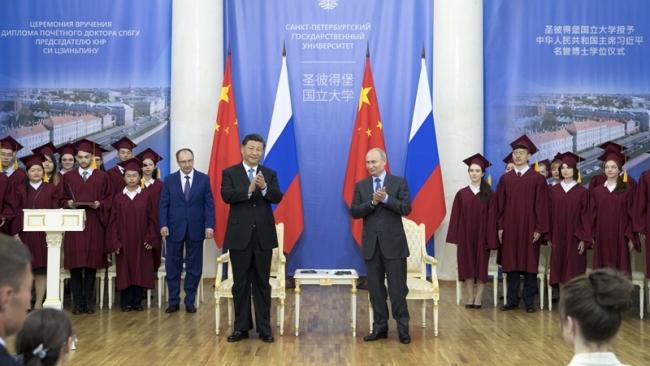Си Цзиньпин: присуждение степени почётного доктора лидерам отражает высокий уровень двусторонних отношений