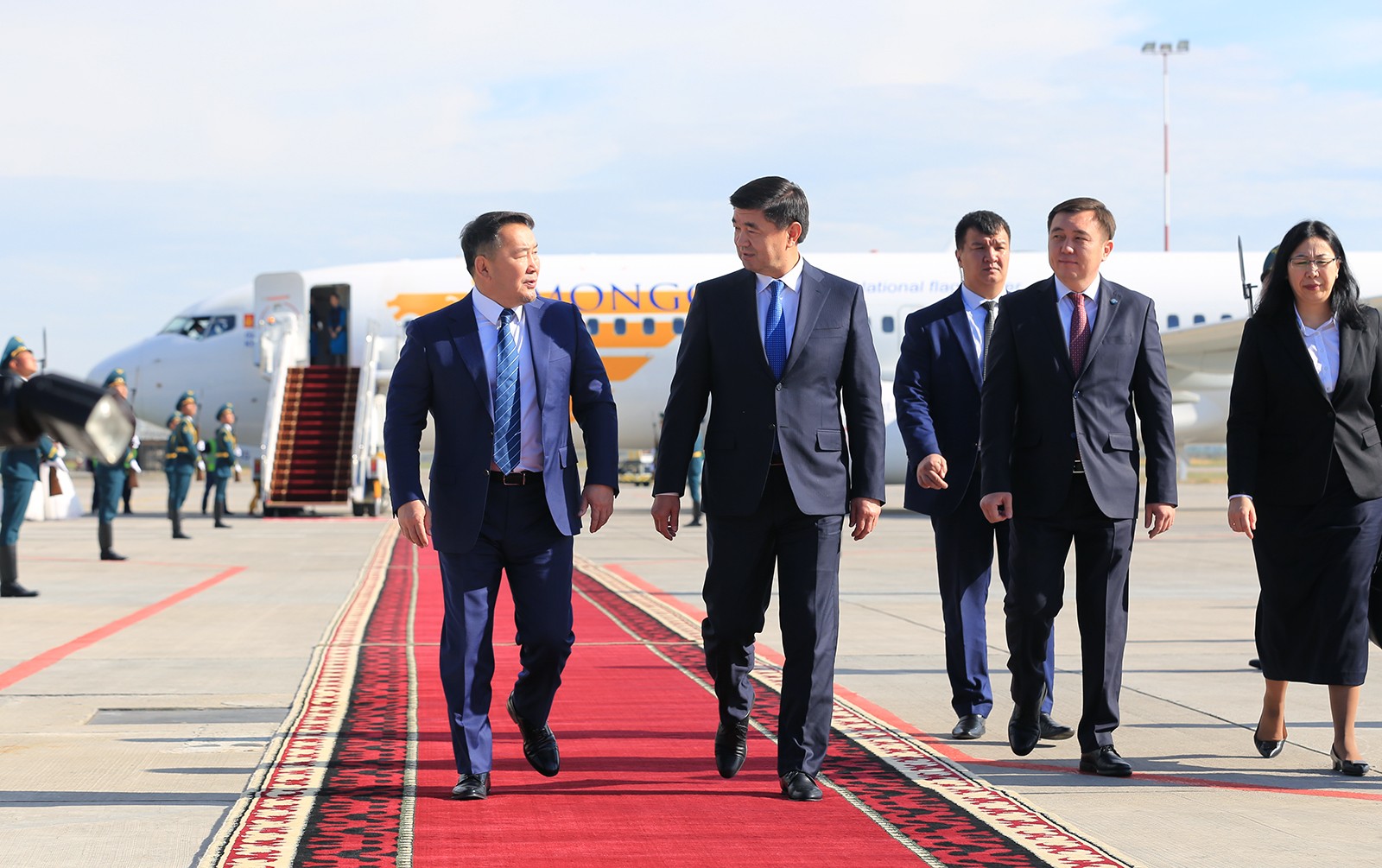 Президент Монголии Халтмаагийн Баттулга прибыл в Кыргызстан с официальным визитом