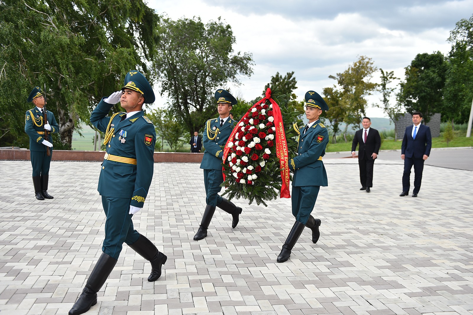Премьер-министр Мухаммедкалый Абылгазиев и Президент Монголии Халтмаагийн Баттулга посетили историко-мемориальный комплекс «Ата-Бейит»