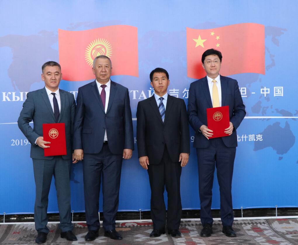 Кыргызстан и Китай подписали миллиардные соглашения