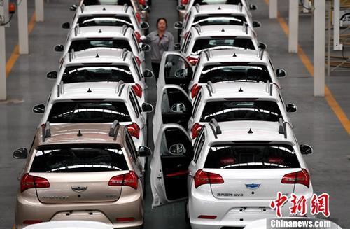 Пекин заморозил выдачу регистрационных номеров для электромобилей