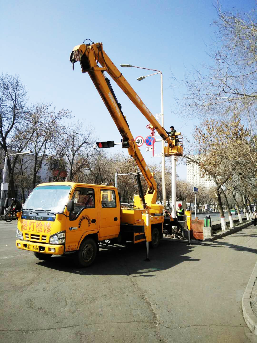 В городе Шихэцзы проведено техническое обслуживание объектов городской инфраструктуры