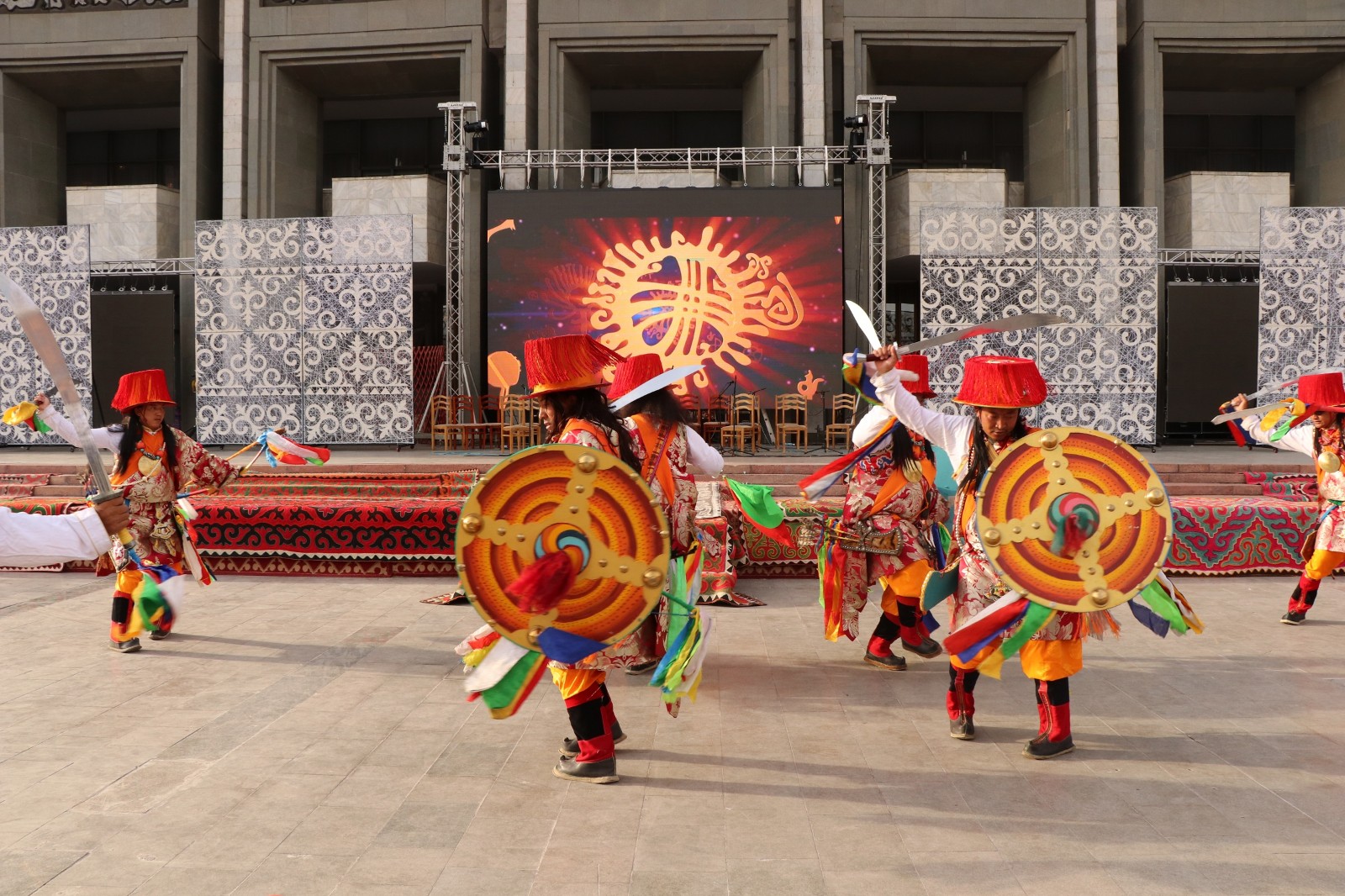 ​V Дүйнөлүк эпос фестивалы-улут баалуулуктарын даңктаган Кыргызстан