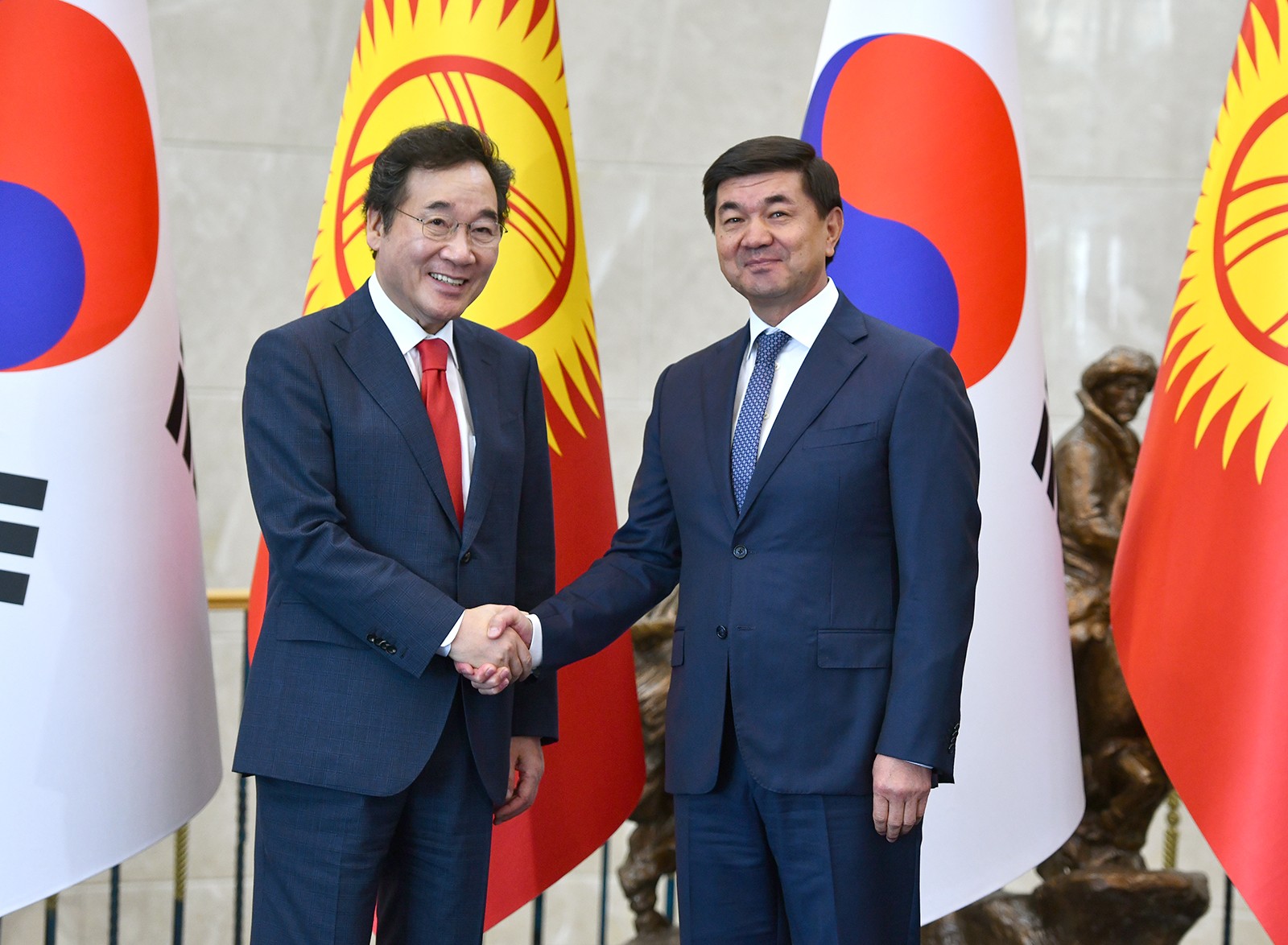 Премьер-министр Мухаммедкалый Абылгазиев: Түштүк Корея Кыргызстандын Азия регионундагы негизги өнөктөштөрүнүн бири
