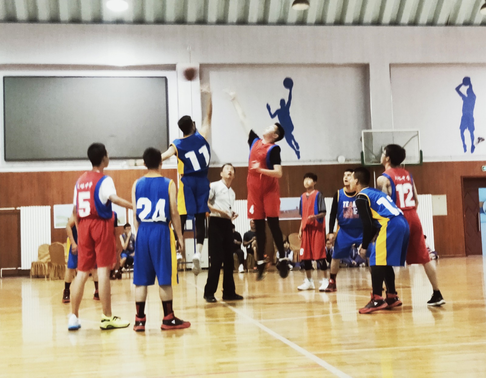 Преподаватели и студенты 14-й дивизии СПСК приняли участие в юношеских соревнованиях по баскетболу в Пекине