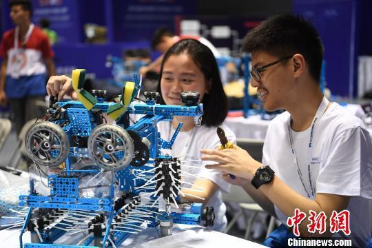 В Чунцине открылся 19-й Китайский юношеский конкурс робототехники