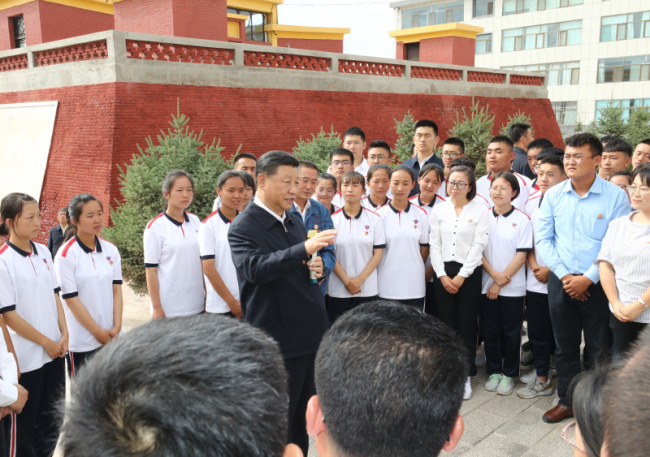 Си Цзиньпин посетил коридор Хэси в ходе инспекционной поездки в пров. Ганьсу