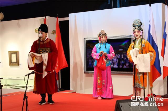 Артисты «Шаньдунского театра Люй» выступили в Современном музее каллиграфии в Москве