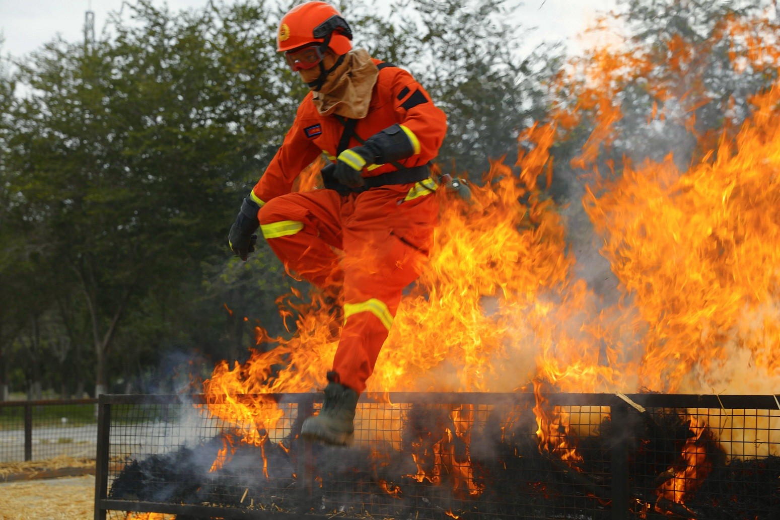 Войска лесной охраны Синьцзяна успешно прошли пожарные учения под названием