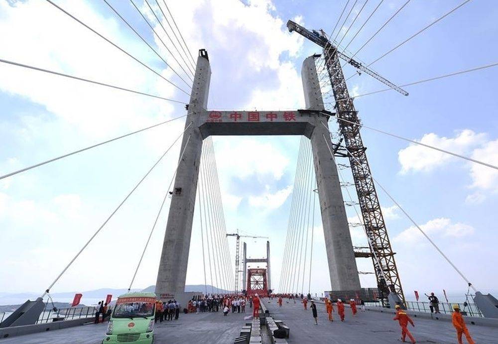 Китай построил самый длинный в мире железнодорожный морской мост