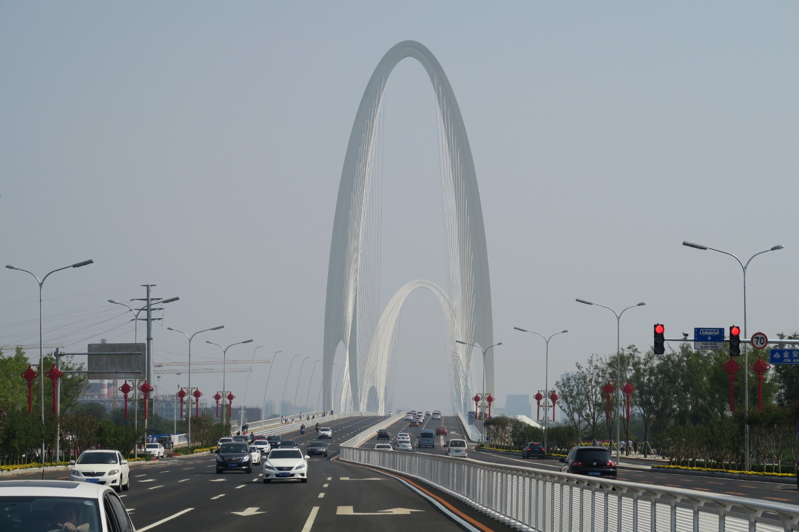 В Пекине открыли самый широкий в Китае стальной мост