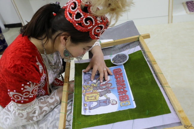 Казашки Синьцзяна имеют свой индустриальный парк вышивальной культуры в уезде Баликунь