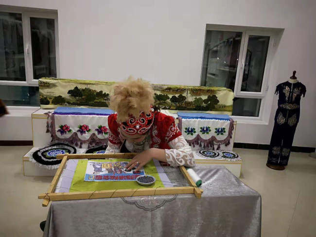 Казашки Синьцзяна имеют свой индустриальный парк вышивальной культуры в уезде Баликунь