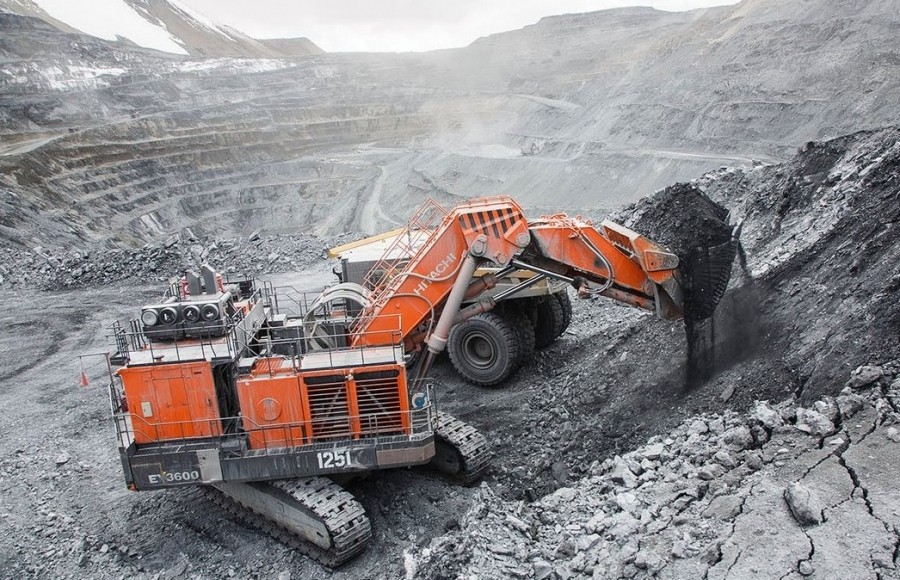 Премьер-министр Мухаммедкалый Абылгазиев поручил усилить поисково-спасательные работы на руднике Кумтор