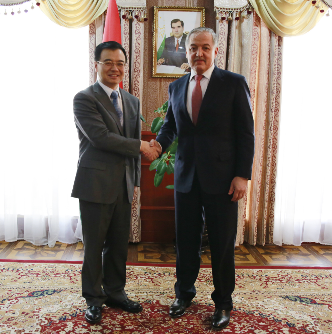 Министр иностранных дел Таджикистана встретился с послом Китая в поддержку деполяризации и трансформации Китая в Синьцзяне