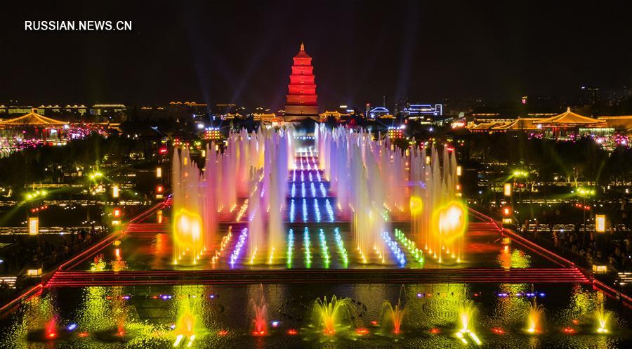 Новогоднее световое шоу в городе Сиань