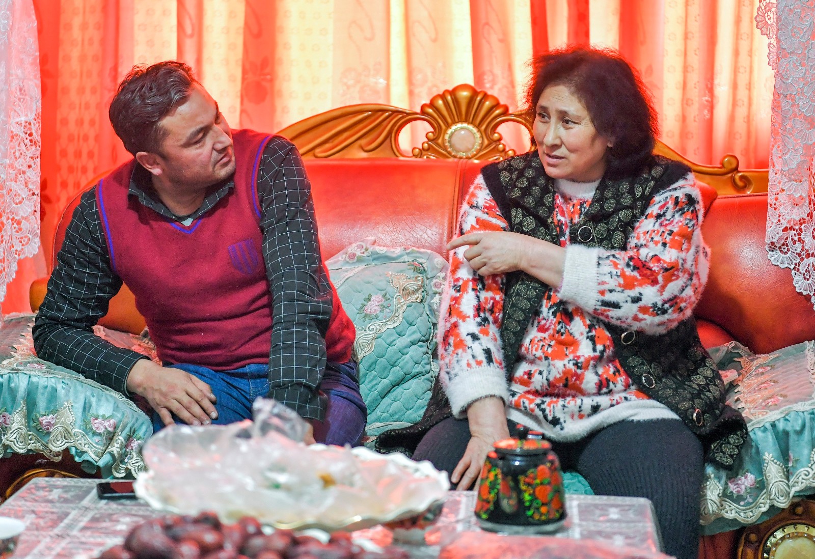 «Исчезнувшие» брат и сестра в Синьцзяне: Мы живем хорошо