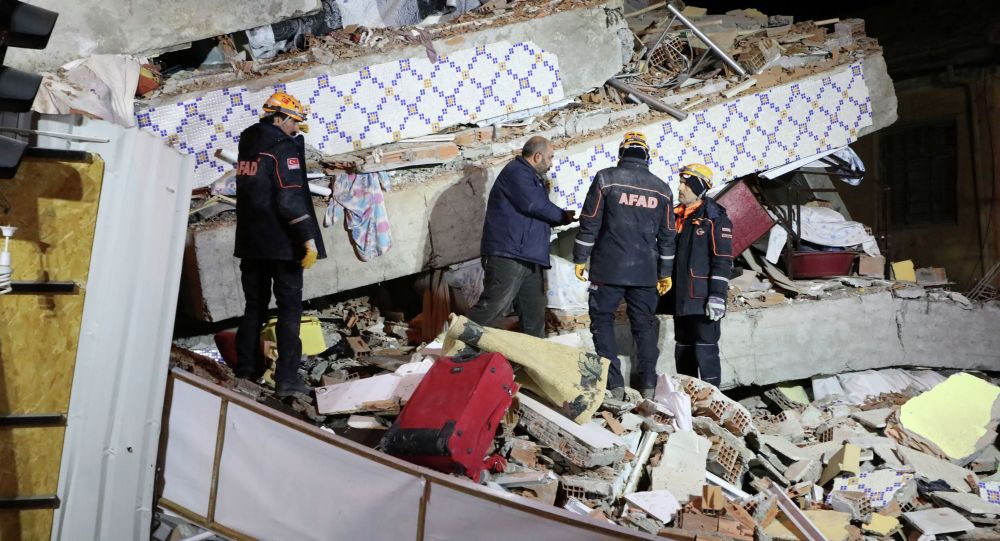 Сильное землетрясение произошло в Турции, 19 человек погибли. Фото