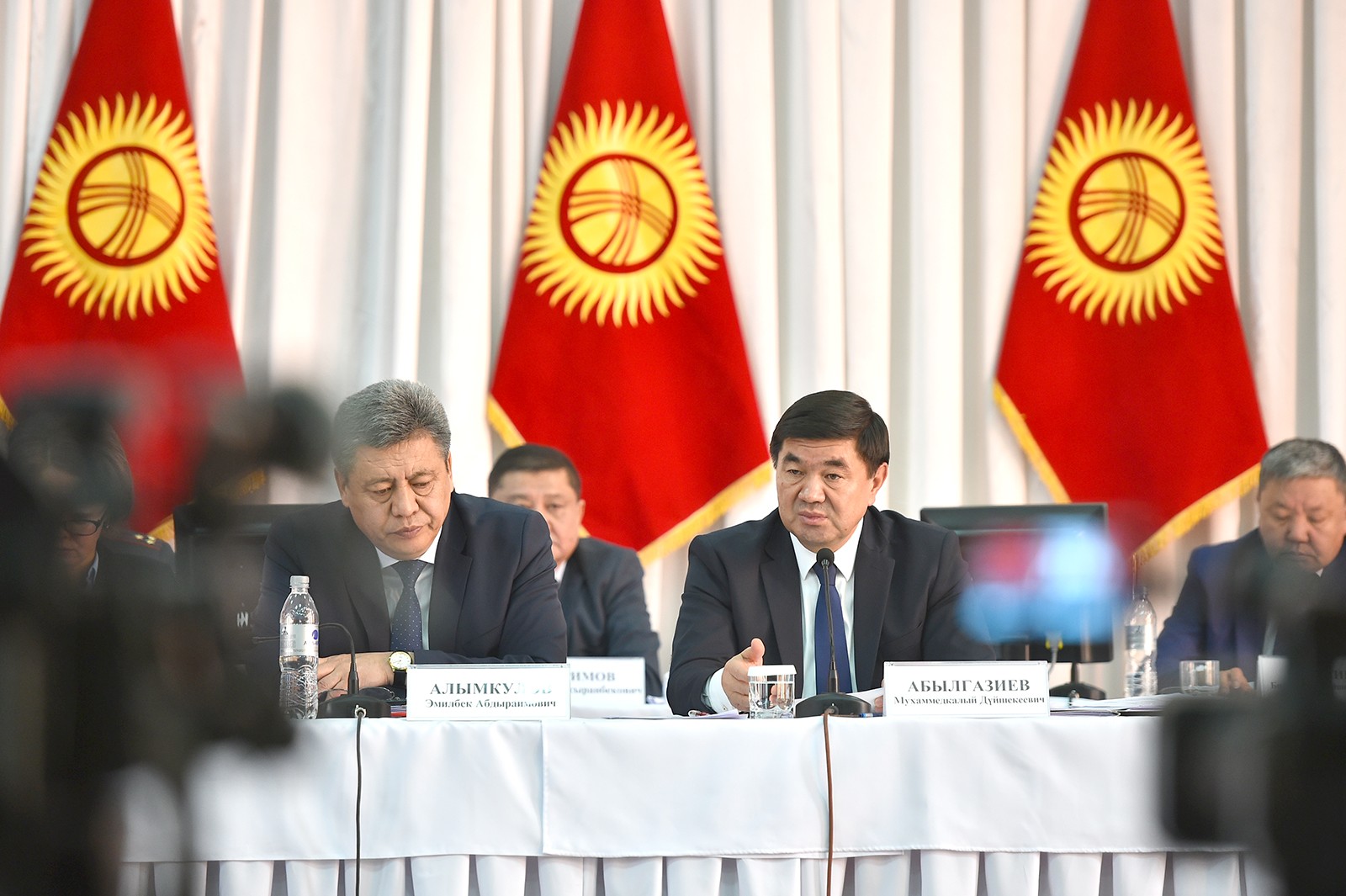 КР Премьер-министри Мухаммедкалый Абылгазиев: «Инвестиция жок, экономика өнүкпөй турганын түшүнө турган учур келди»