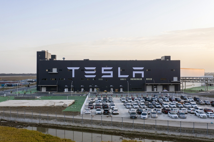 Tesla возобновила производство в Шанхае несмотря на коронавирус
