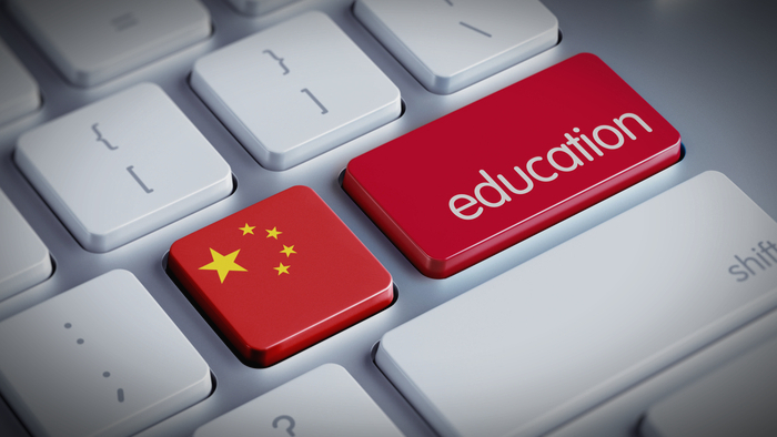 Китайские учащиеся ходят на учебу онлайн