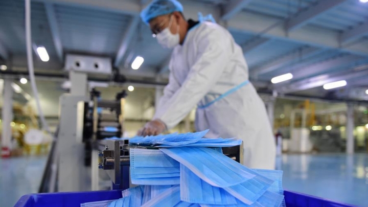 Ежедневный объем производства масок в Китае превысил 110 млн штук