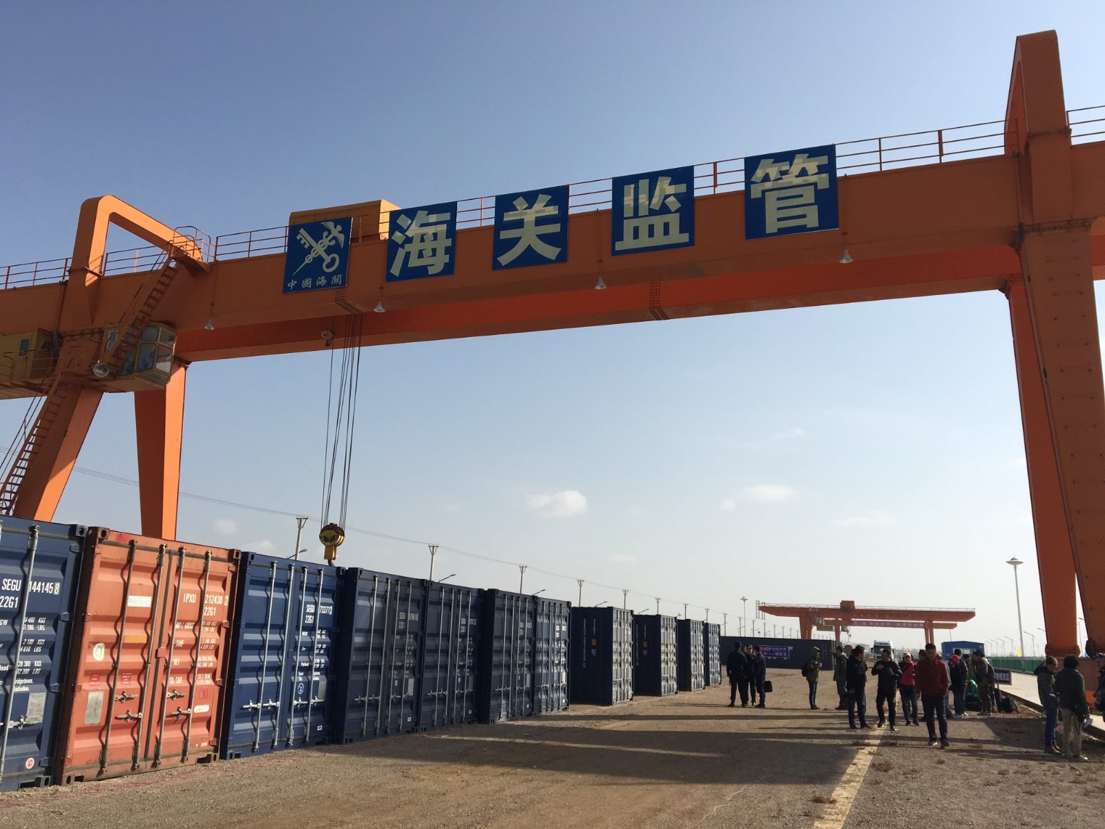 Предприятия в специальных зонах таможенного контроля в Синьцзяне начали возобновлять работу и возобновлять производство
