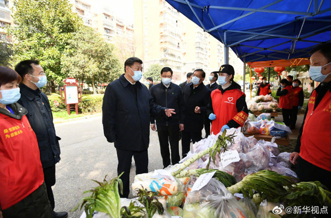 Си Цзиньпин встретился с жителями и работниками противоэпидемических и прочих служб Уханя