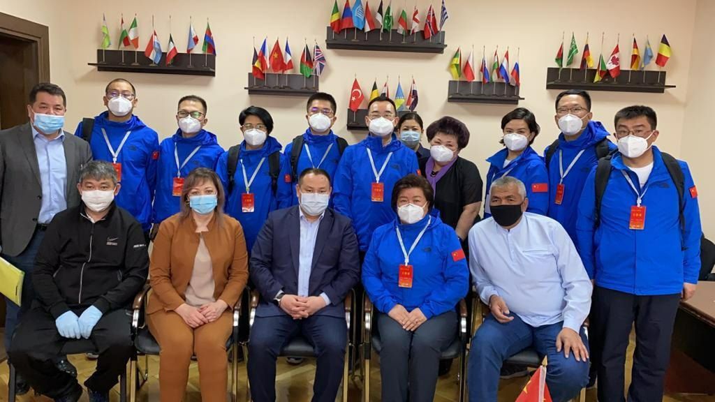 Полпред правительства КР в Чуйской области принял медицинских экспертов из Китая