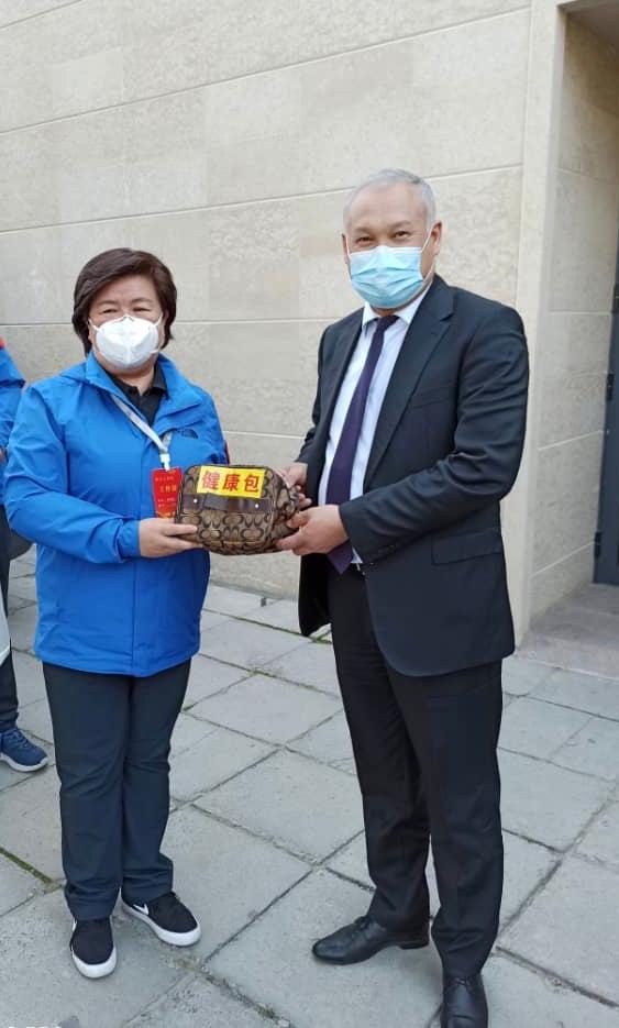 Китайские врачи положительно оценили действия своих кыргызских коллег в борьбе с коронавирусом