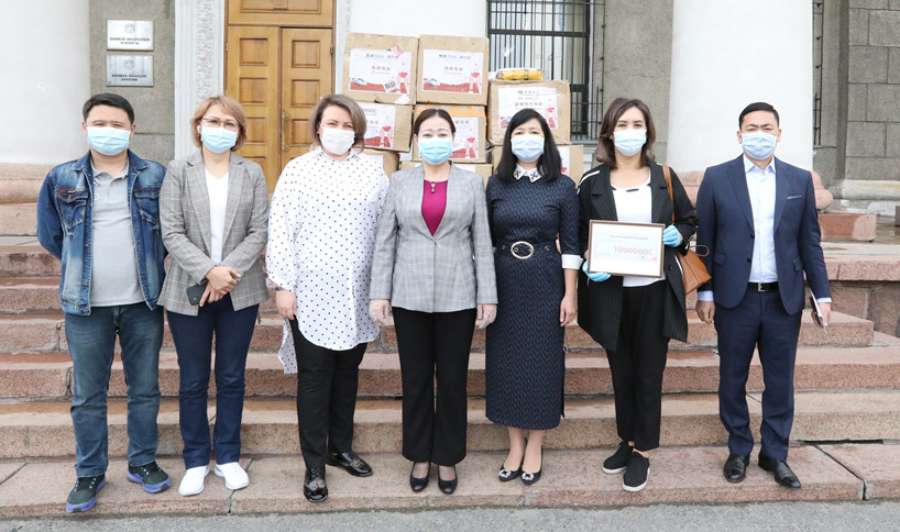 Посол КНР в КР госпожа Ду Дэвэнь приняла участие в церемонии передачи гумпомощи мэрии Бишкека