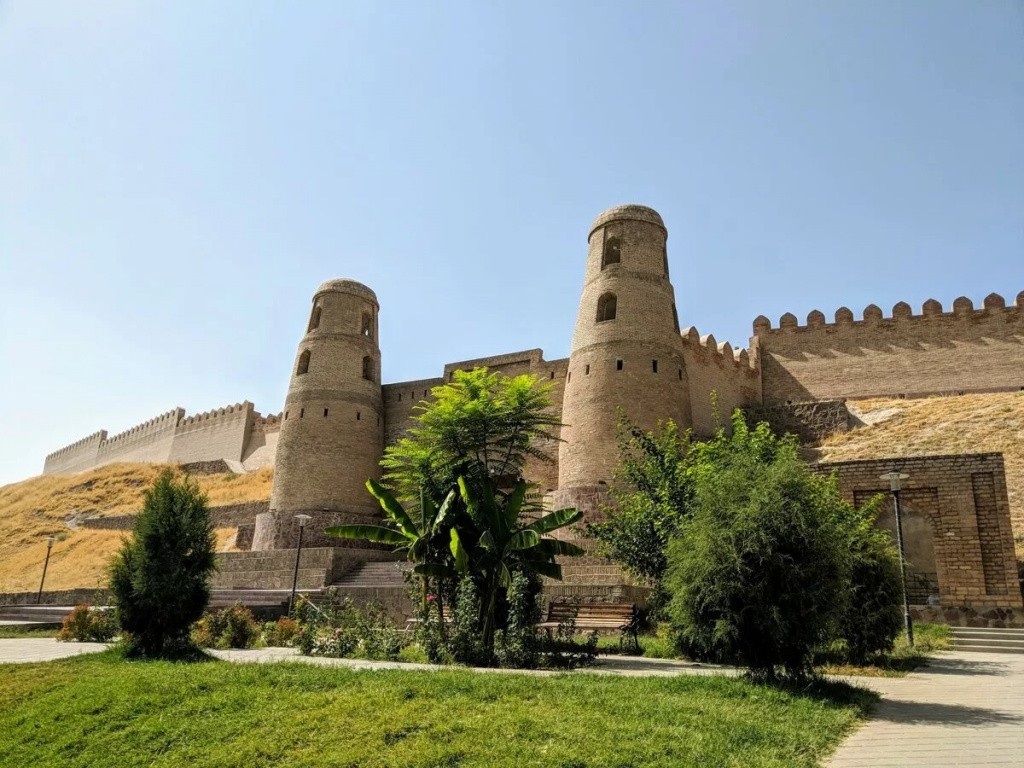 【наши соседи】 Древние мавзолеи, крепости и музеи: 10 известных достопримечательностей Таджикистана