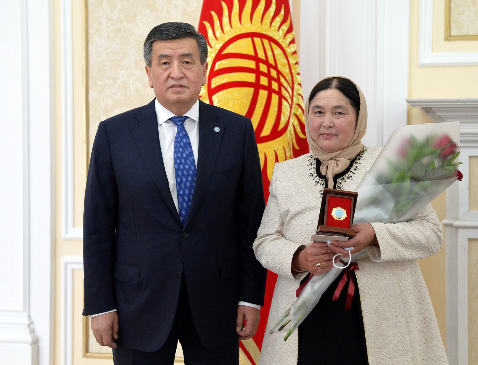 ​    Президент Сооронбай Жээнбеков встретился с многодетными матерями страны