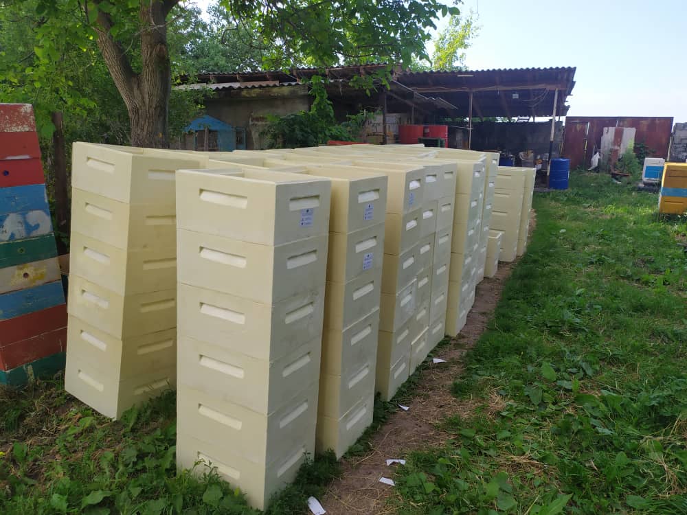 Лесникам Ат-Баши подарили пчеловодческий инвентарь на 2 миллиона сомов