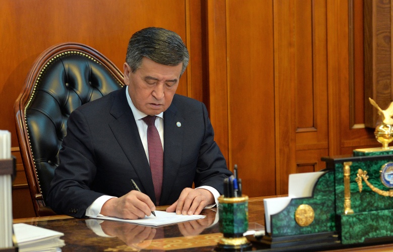 Президент Сооронбай Жээнбеков принял отставку Премьер-министра Мухаммедкалыя Абылгазиева