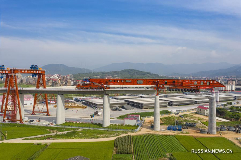 Первый 1000-тонный мостоукладчик ввели в эксплуатацию в Китае
