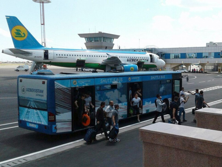 {Наши соседи} Минтранс попросил узбекистанцев воздержаться от покупки билетов иностранных авиакомпаний. Им не разрешили летать в Узбекистан