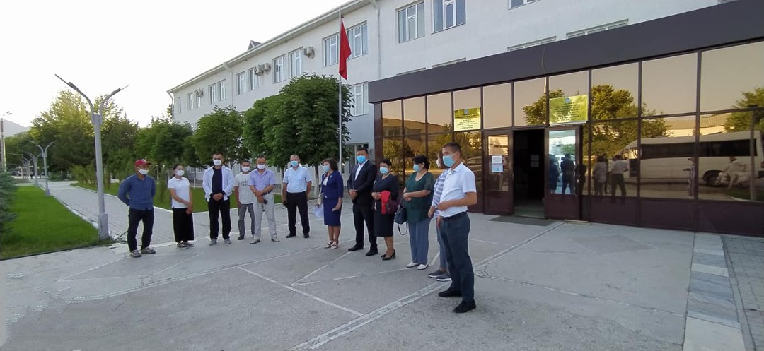 Из Баткена в Бишкек направились 20 медиков