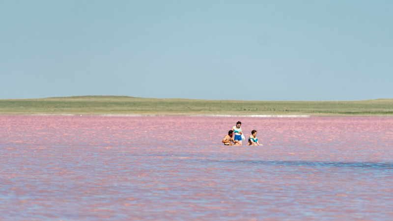 [Наши соседи]В розовом озере Кобейтуз нашли опасные вещества