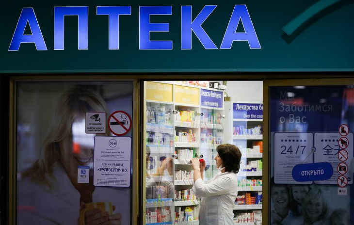 В российских аптеках с понедельника может появиться первый препарат от коронавируса