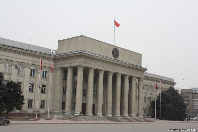 Правительство и госорганы Кыргызстана вернулись к работе