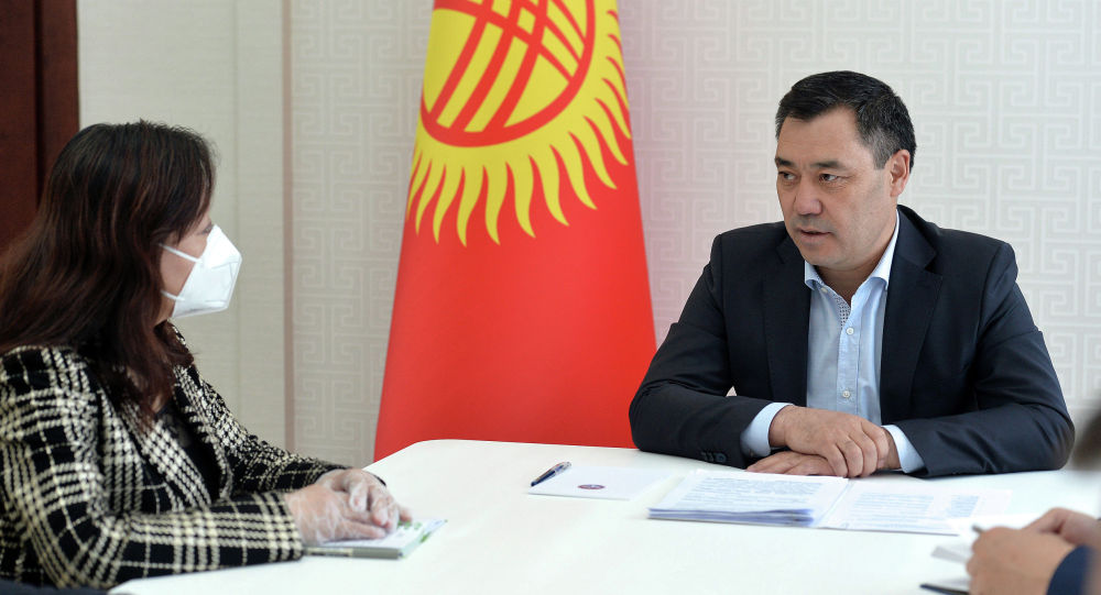 Посол КНР в КР госпожа Ду Дэвэнь встретилась с исполняющим обязанности президента, премьер-министром КР Садыром Жапаровым
