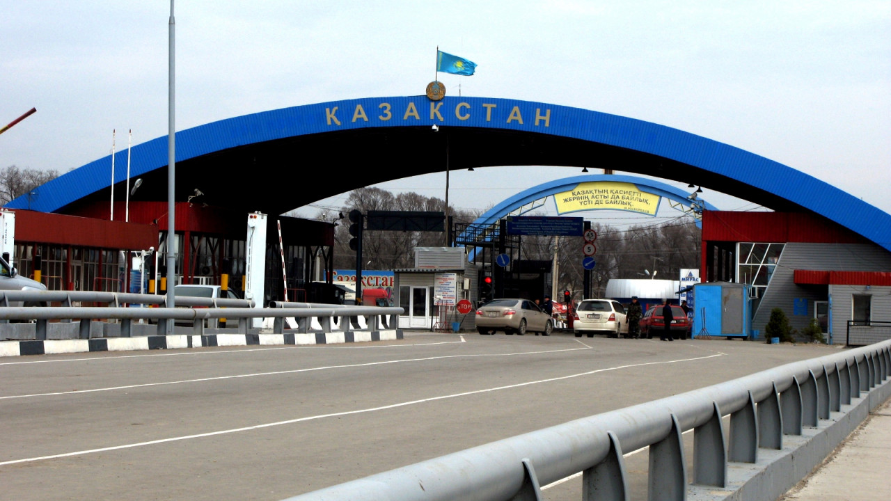 Со следующего месяца Казахстан намерен полностью закрыть свои внешние границы – Сурабалдиева