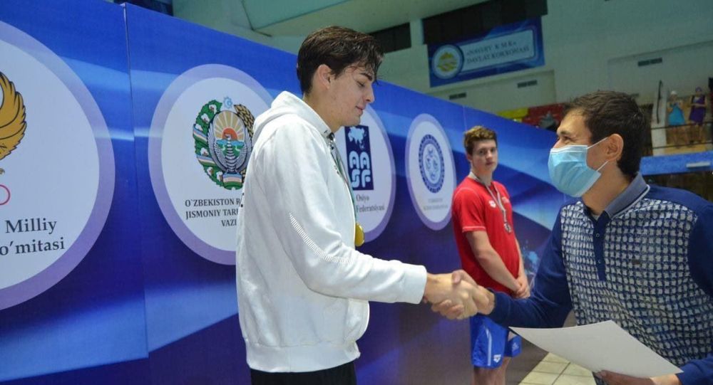 Пловцы из КР завоевали три золотые медали и серебро на турнире в Ташкенте