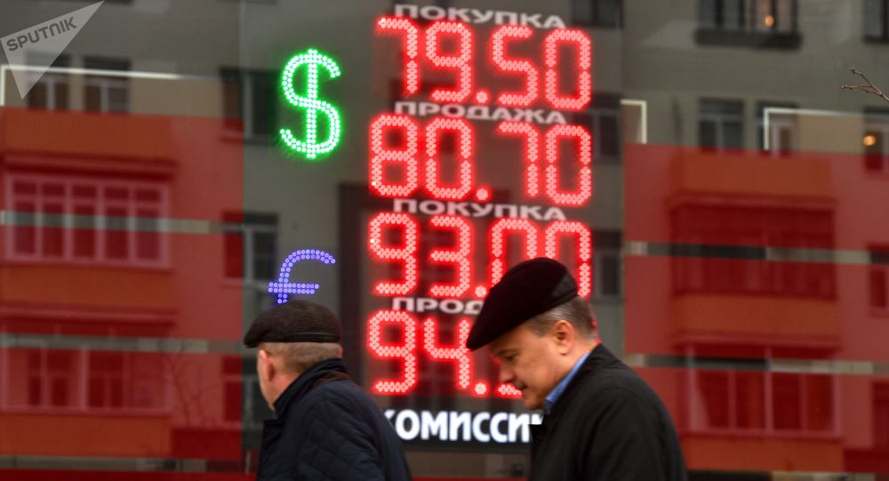 Почему в России доллар дешевеет, а в Кыргызстане нет — ответ Нацбанка