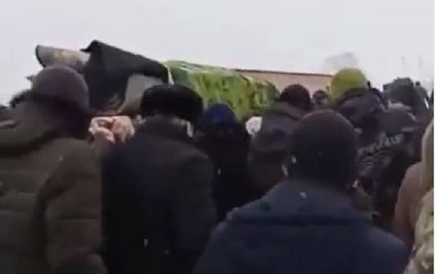 В Чечне похоронили 18-летнего парня, обезглавившего преподавателя во Франции