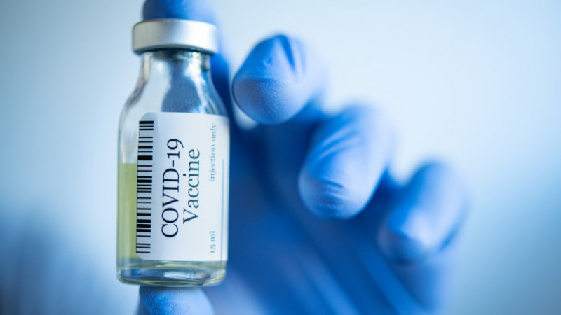 Жителю Сингапура по ошибке ввели 5 доз вакцины от коронавируса