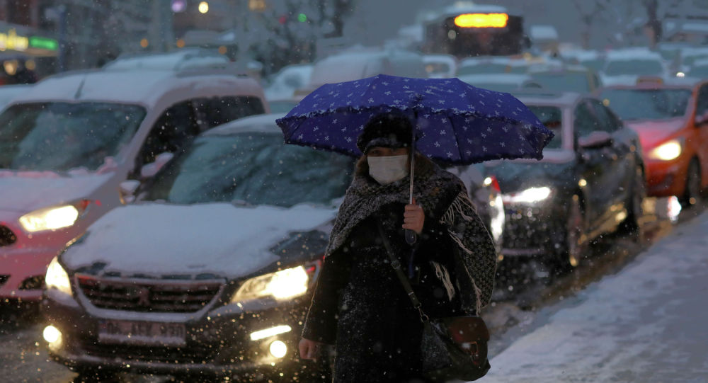 В Стамбуле и Анкаре возник транспортный коллапс из-за мощного снегопада